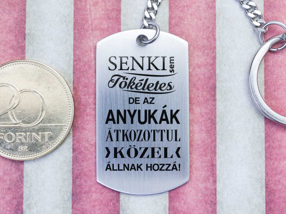 Senki sem tökéletes de az anyukák acél medálos kulcstartó